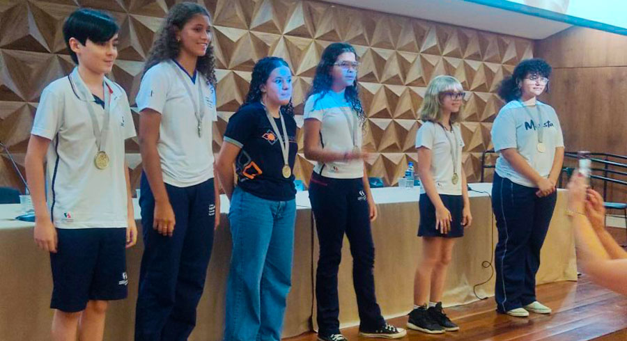 Alunos são premiados em Olimpíadas de Química e Ciências Alunos são premiados em Olimpíadas de Química e Ciências