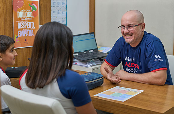 Educadores à disposição